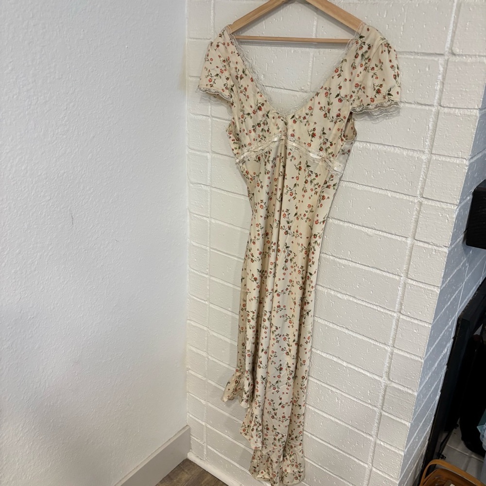NWOT urban outfitters kimchi blue midi dress with roses and lace - Picture 4 of 5